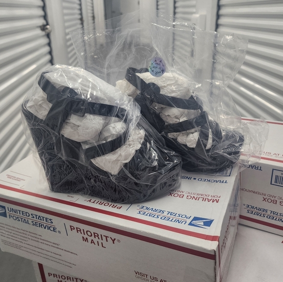 Vera Wang black wedges - Picture 6 of 7